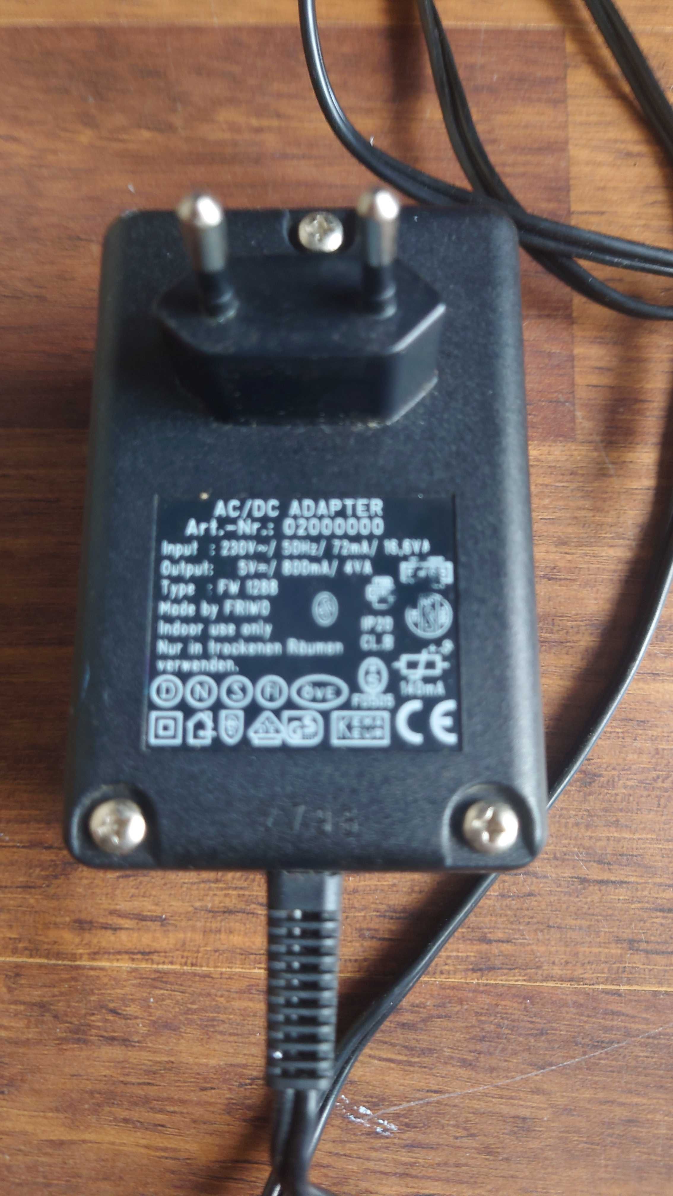 Adapter AC/DC 5V/ 800mA