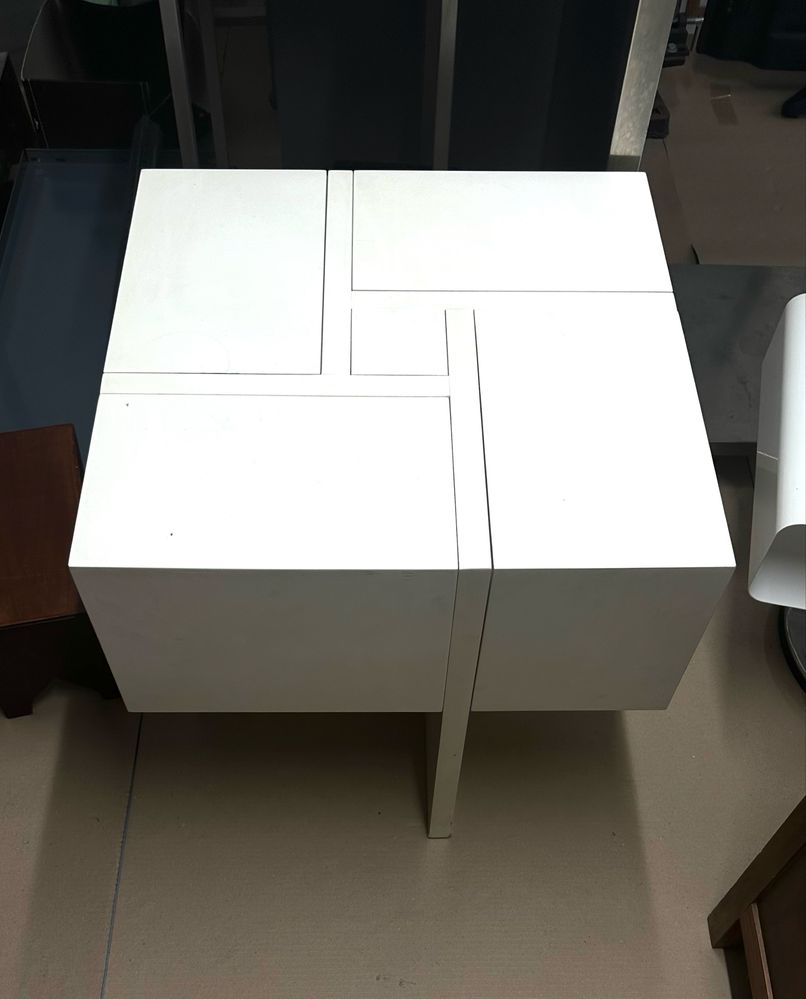 Mesa de apoio lacada