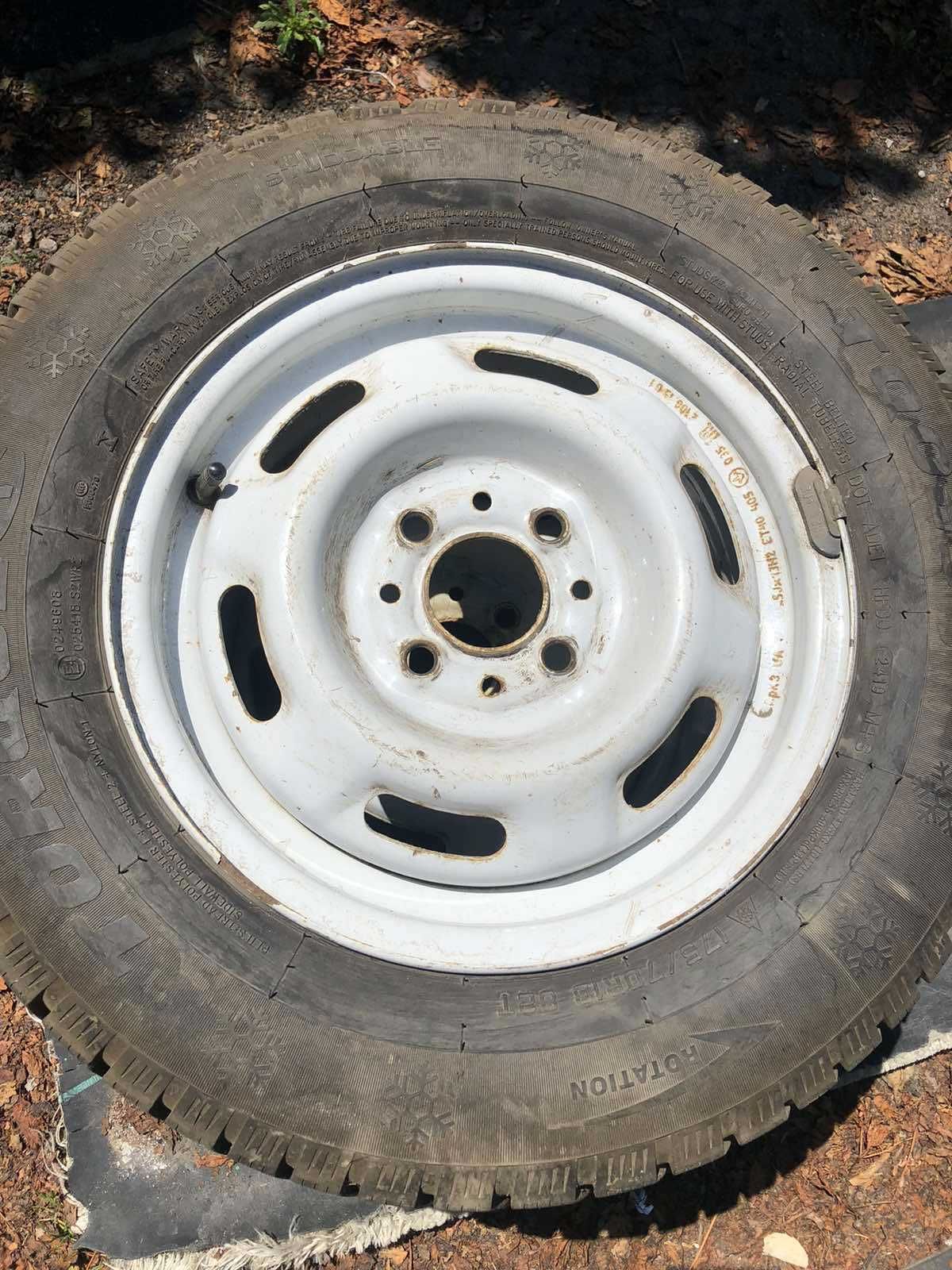Продам резину на дисках 175-70 R 13 Ваз