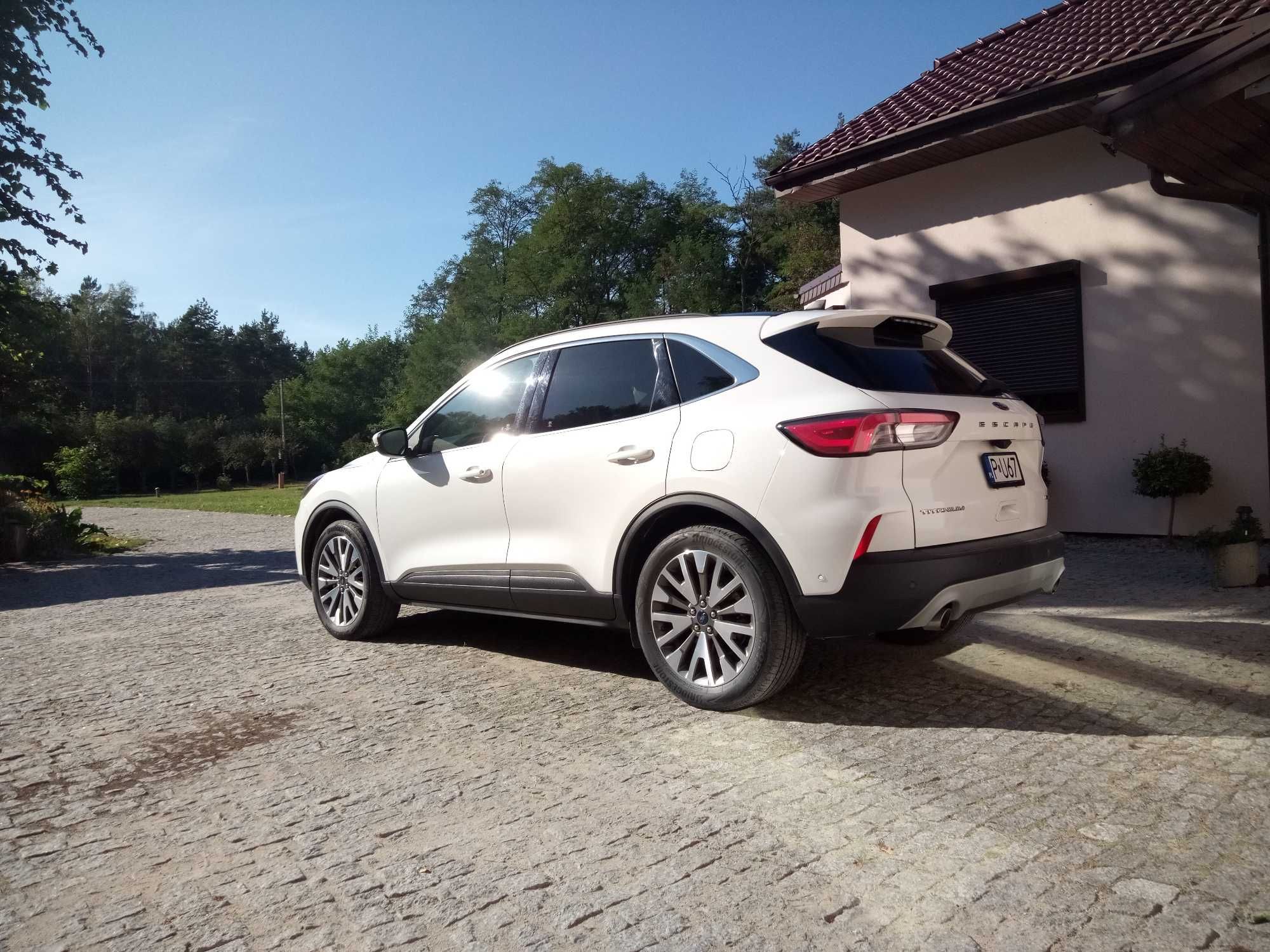 Ford Kuga Escape Hybrid /2,5 FHEV /4x4 /Titanium /200KM