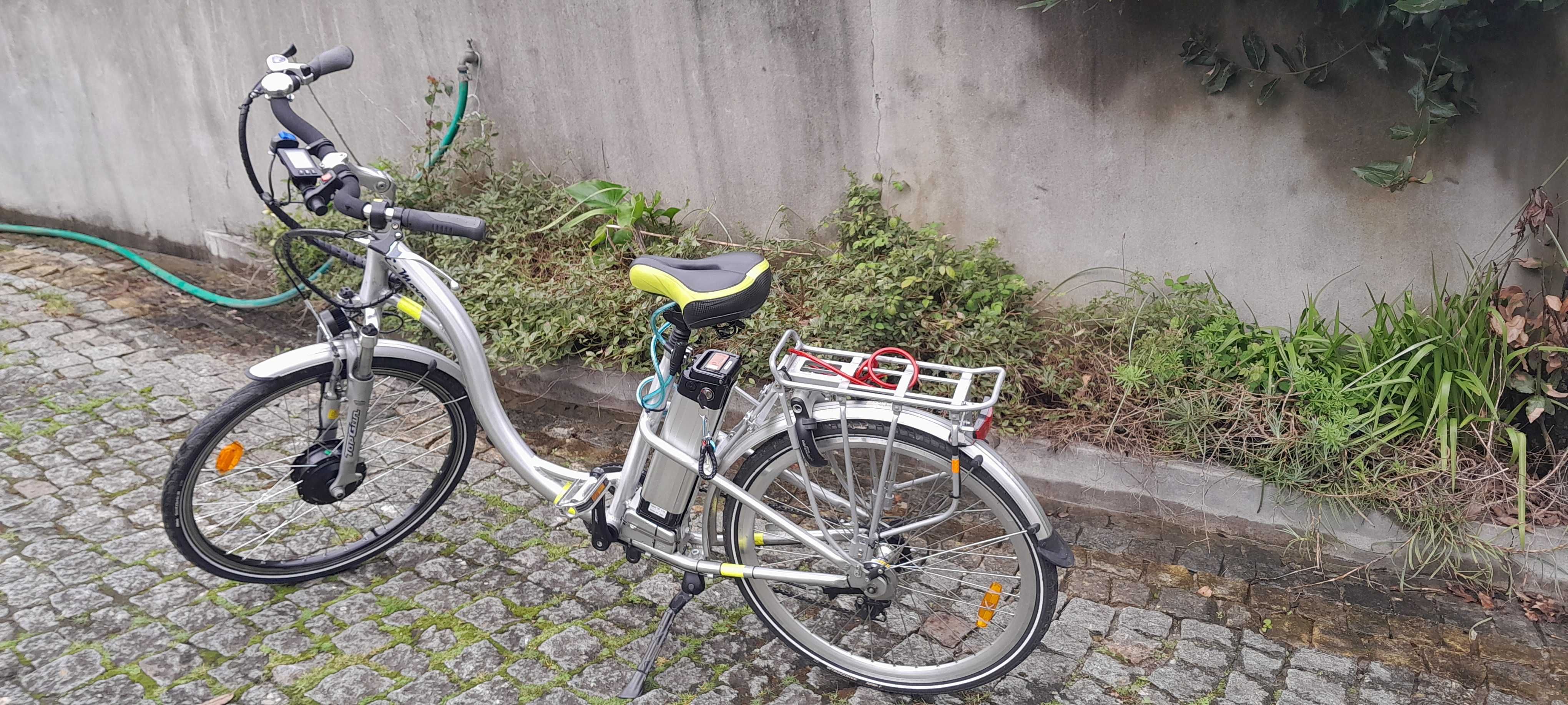 Bicicleta elétrica usada como nova