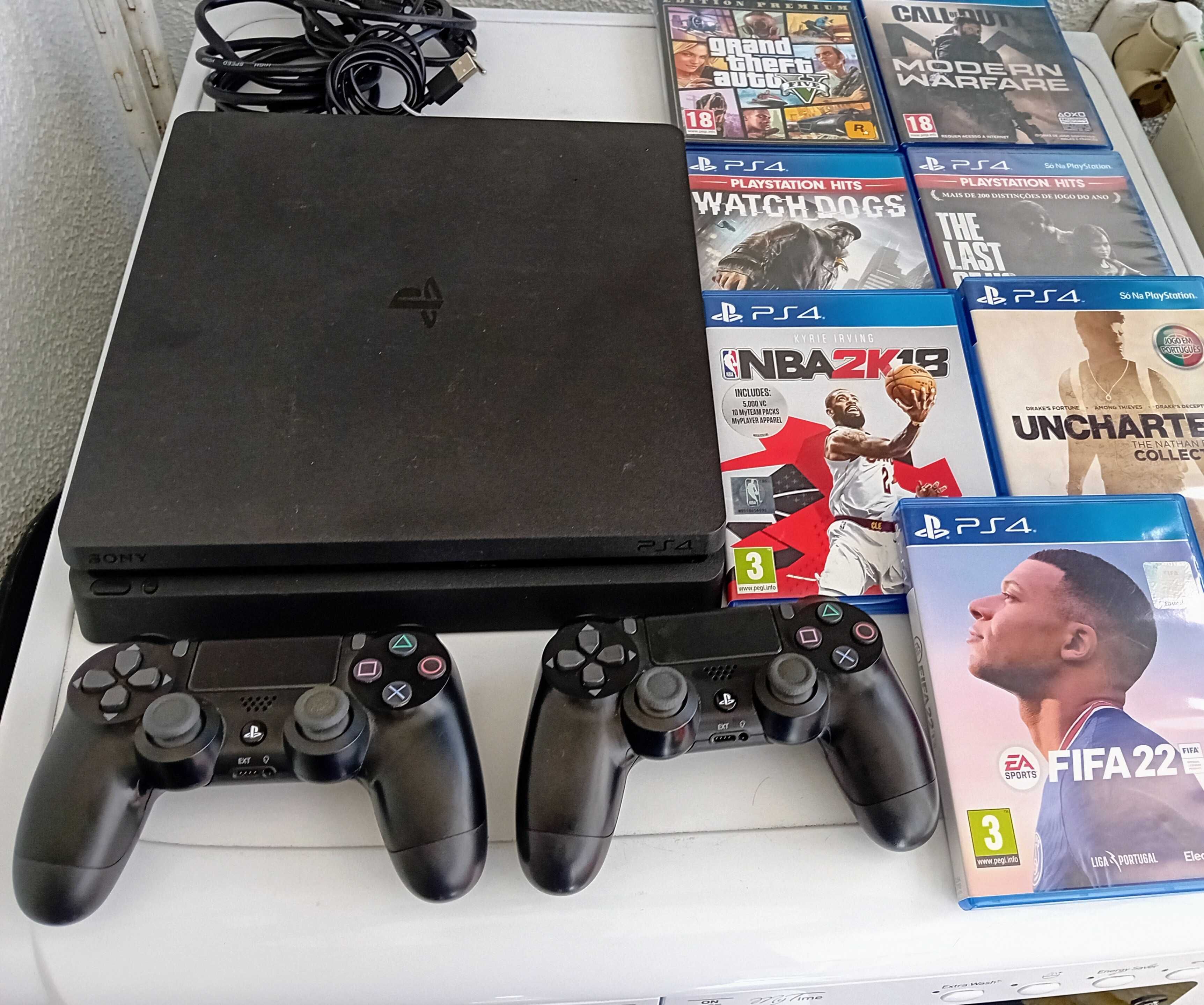 Consola ps4 slim 1Tb + 2 comandos + GTA V + Fifa23