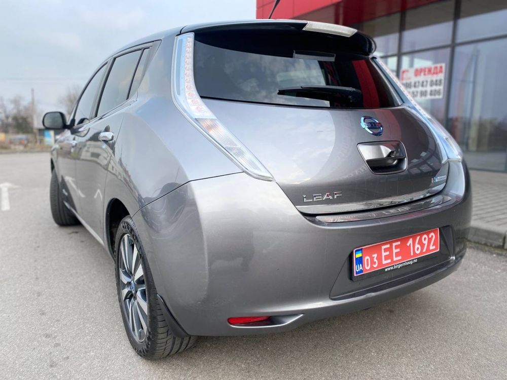 Продам Nissan Leaf.