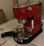 Ekspres do kawy ciśnieniowy DeLonghi czerwony