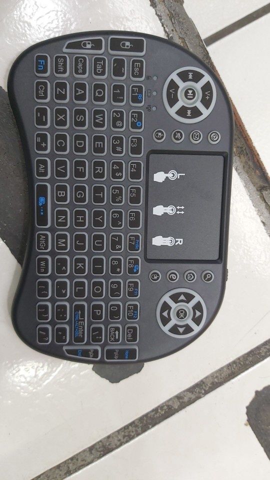 Mini klawiatura bezprzewodowa z touchpad