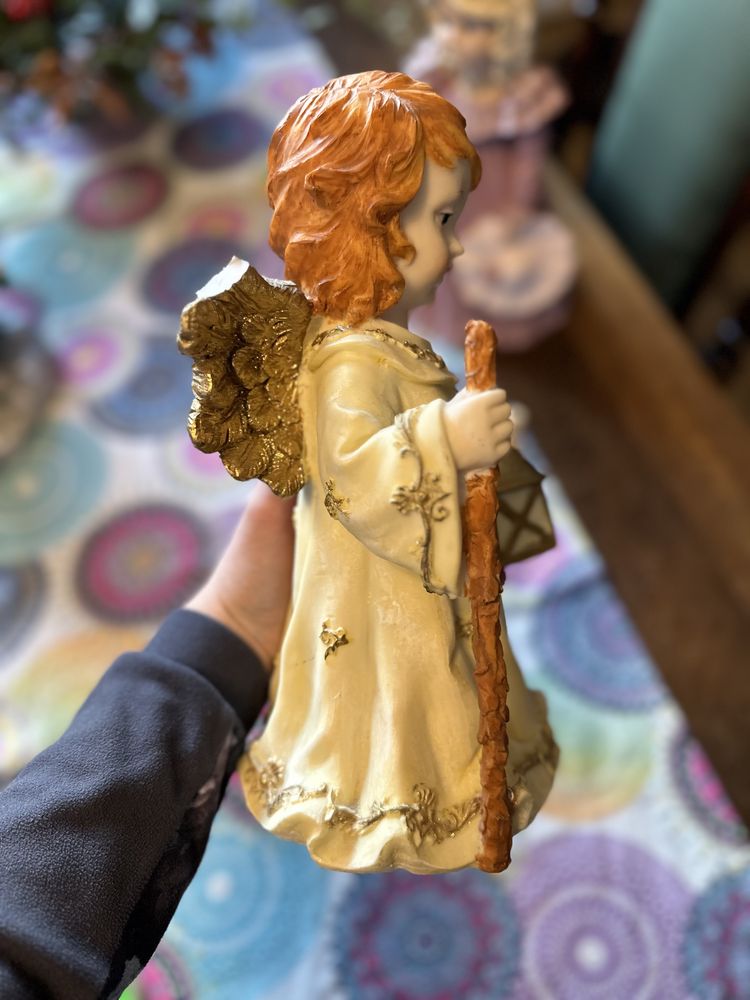Figurka dziewczynka anioł w szacie dekoracja uszczerbek 737