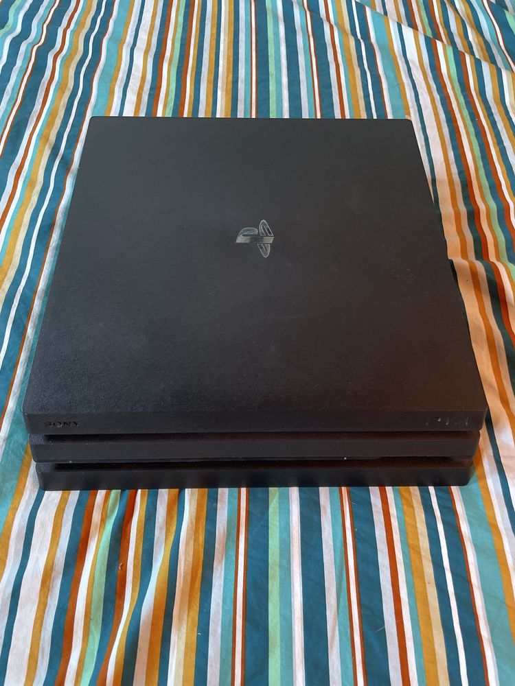 Ps4 pro 1TB+2 comandos+jogos adicionais