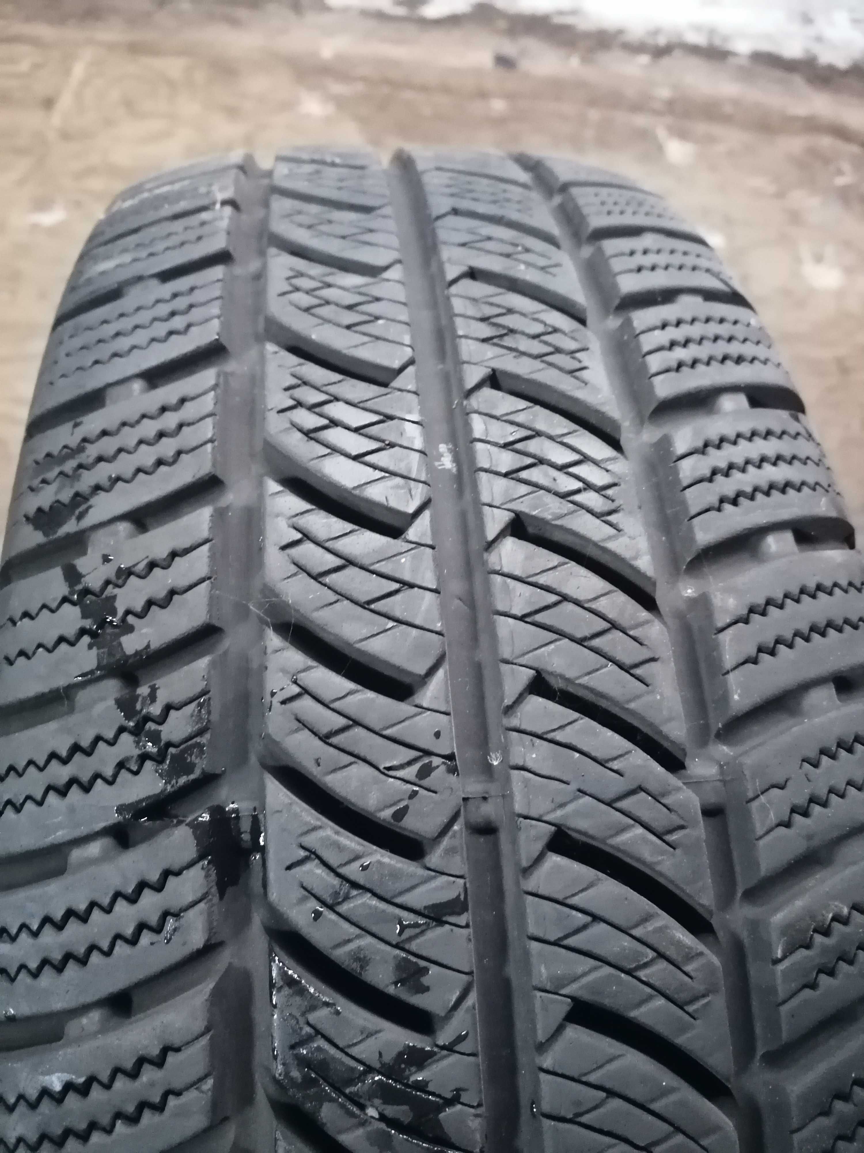 Opona  Zimowa  Continental  235/65 R 16C