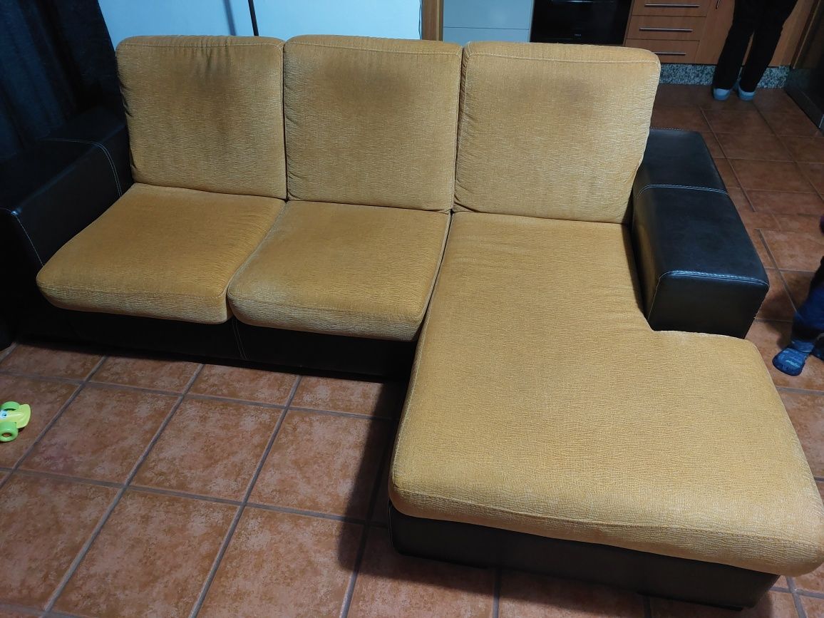 Sofá de 3 lugares com chaise longue
