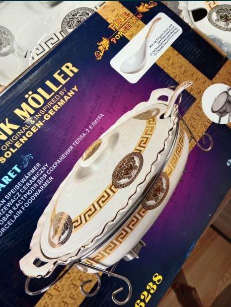 Złoty porcelanowy zestaw z podgrzewaczem do potraw wzór grecki Versace