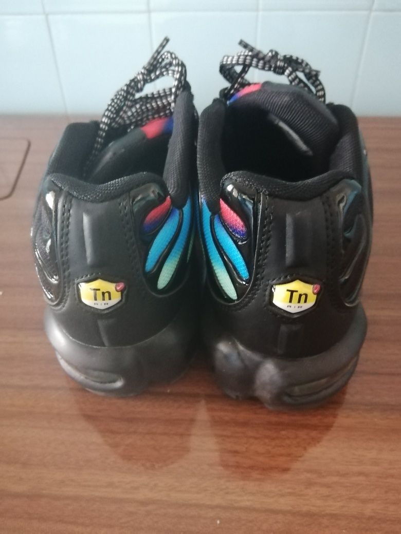 Vendo ténis Nike originais (portes incluídos)