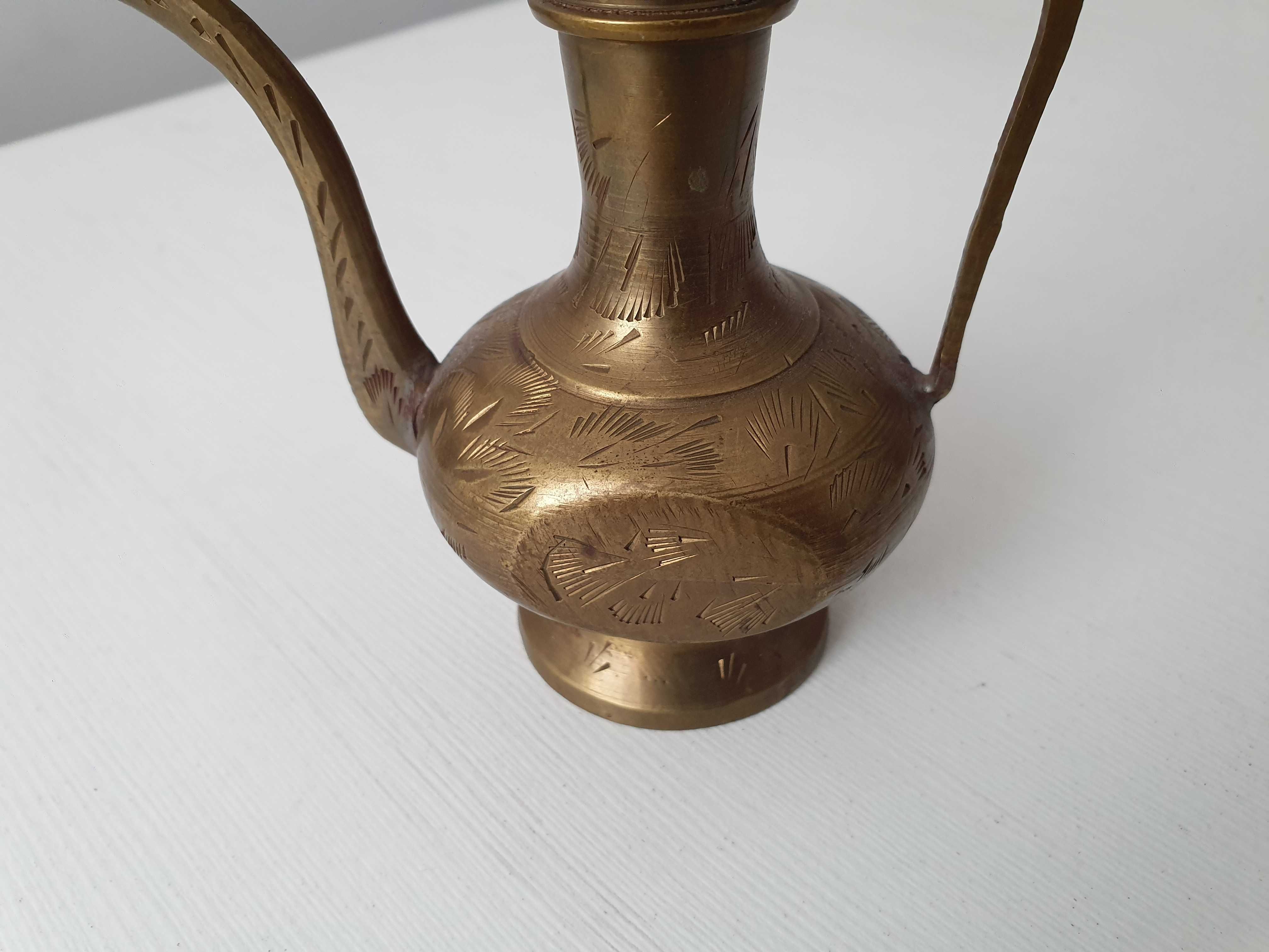 Dzbanek indyjski mosiądz 16 cm