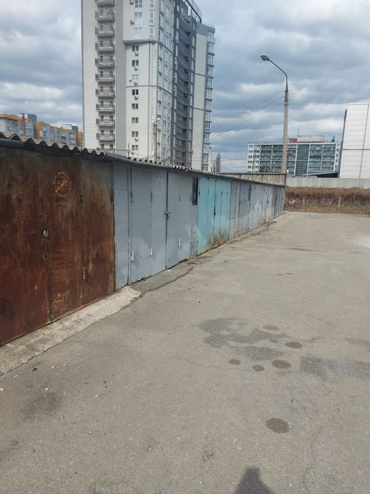 Продам гараж возле метро Дворец Спорта