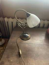 Stylowa lampa stołowa