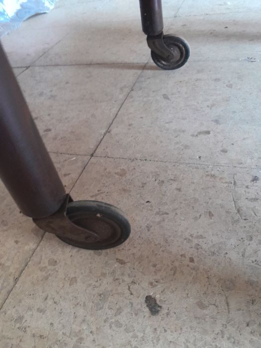 Carrinho bar em madeira.