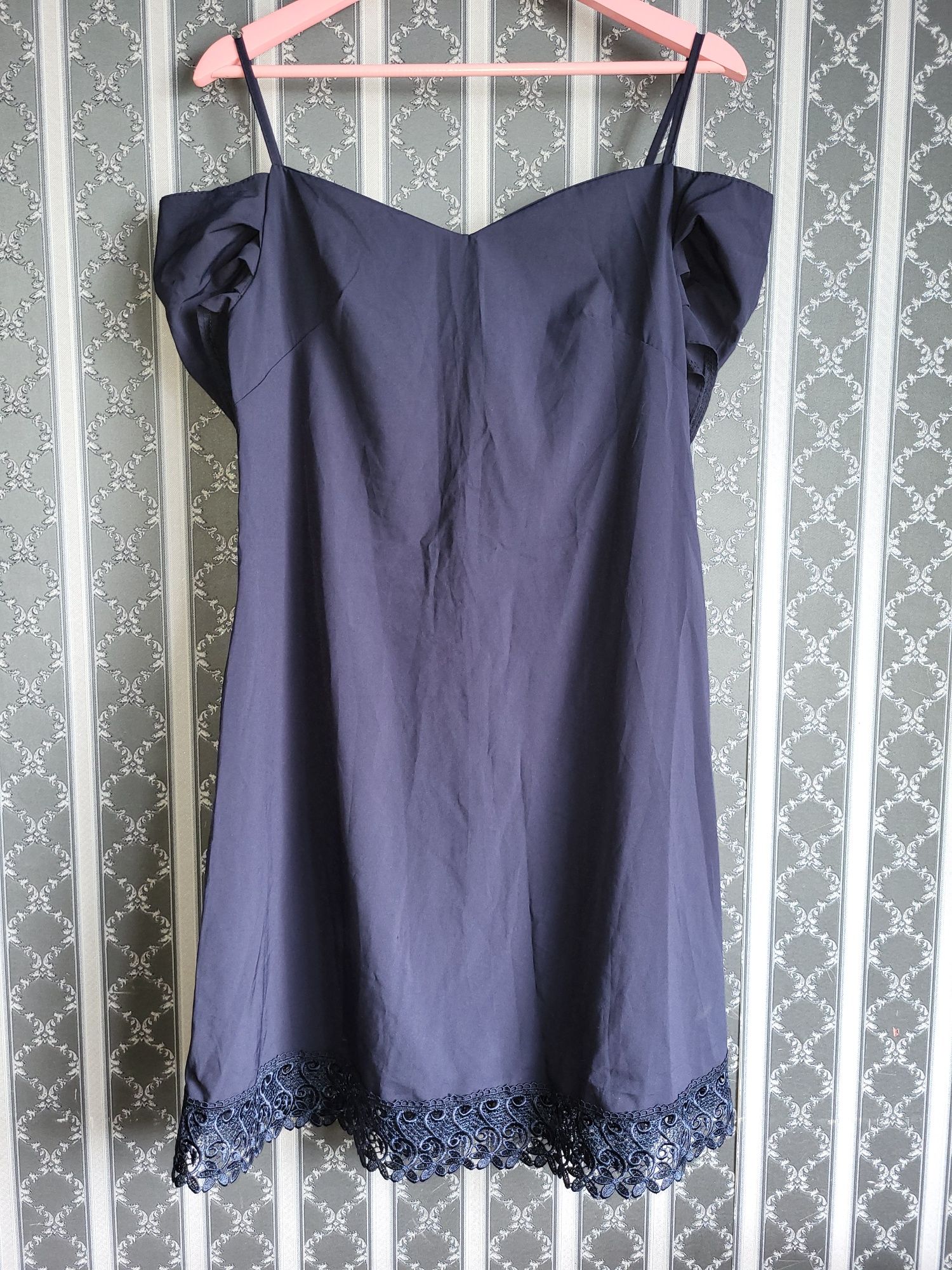 Платье сарафан с открытыми плечами и кружевом  L-XL