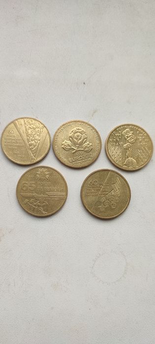 Монеты разные 1 гривна