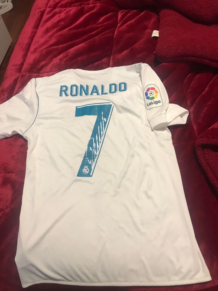 Camisola assinada por Cristiano Ronaldo