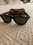 Vendo oculos de sol Ray-Ban pretos novos
