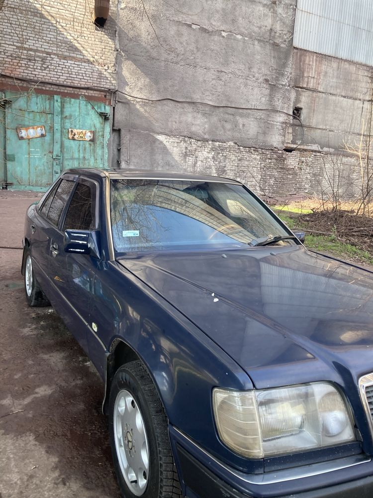 Автомобиль меседес W124