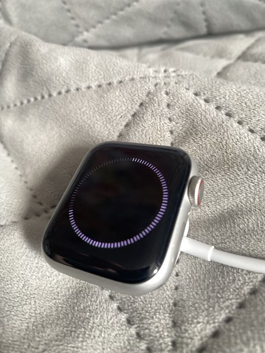 Apple watch se2 заблоковані icloud в ідеальному стані без подряпин сір