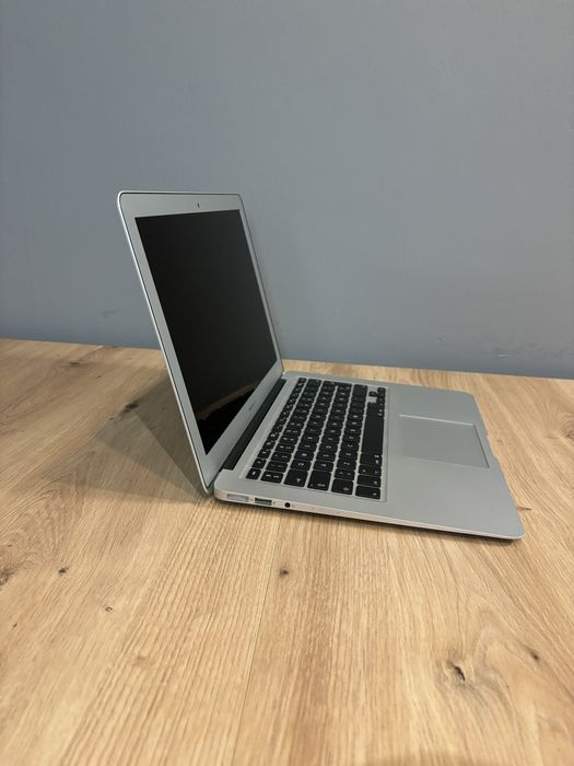 MacBook Air 13” (2017) – sprawny, ale bateria do wymiany