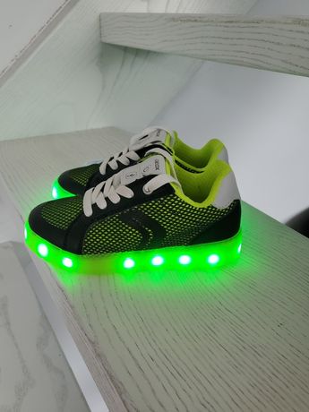 Nowe buty sneakersy chłopięce świecące geox 29