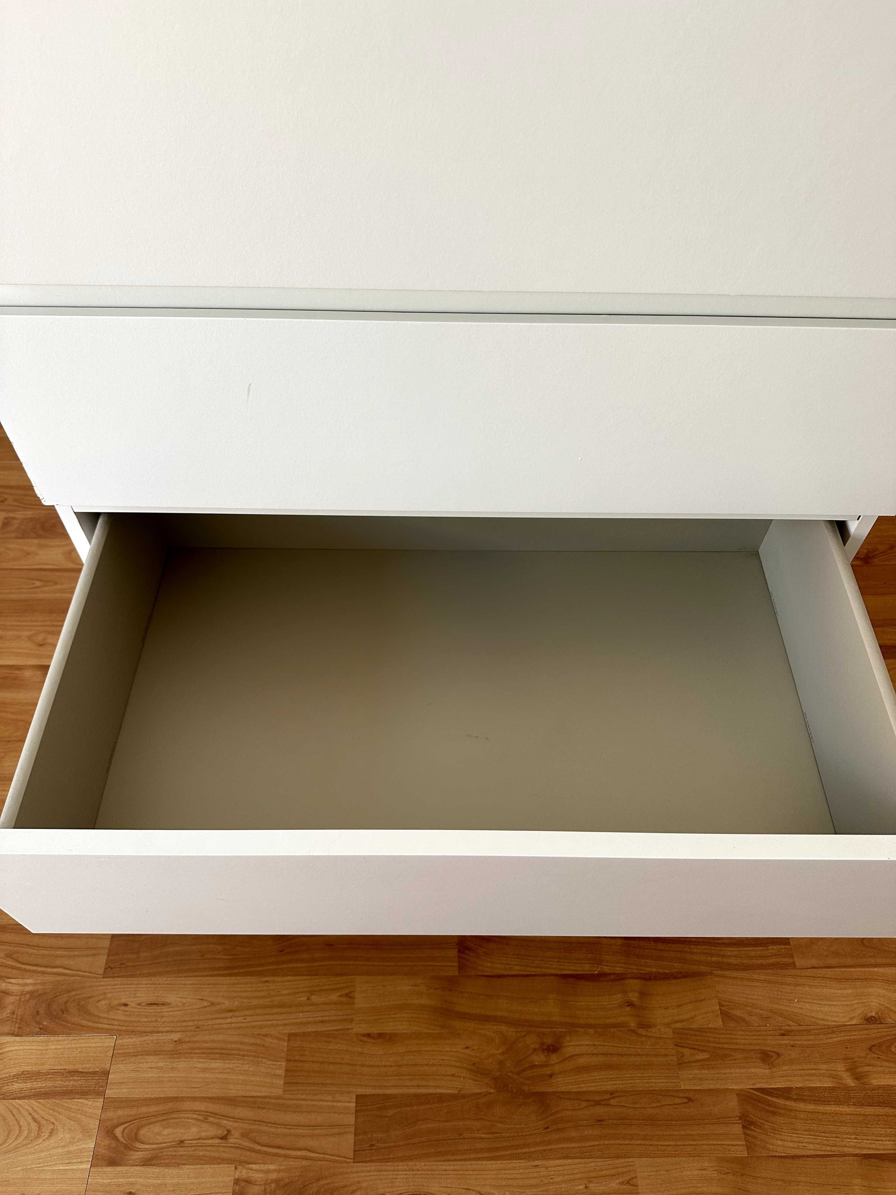 Cómoda IKEA MALM Branca – 5 Gavetas e vidro protetor | 123x180 cm