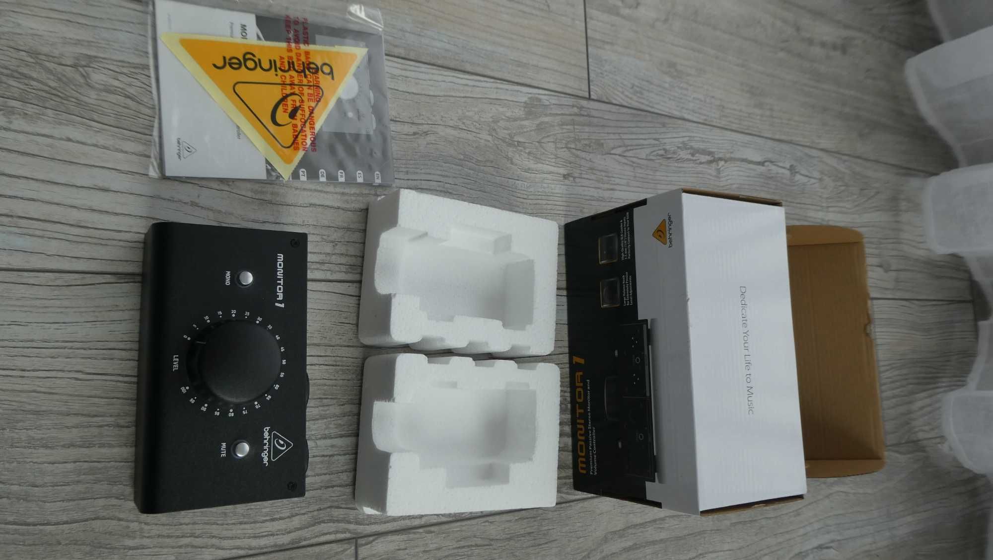 MONITOR1 Pasywny Monitor Stereo i Kontroler Głośności Behringer