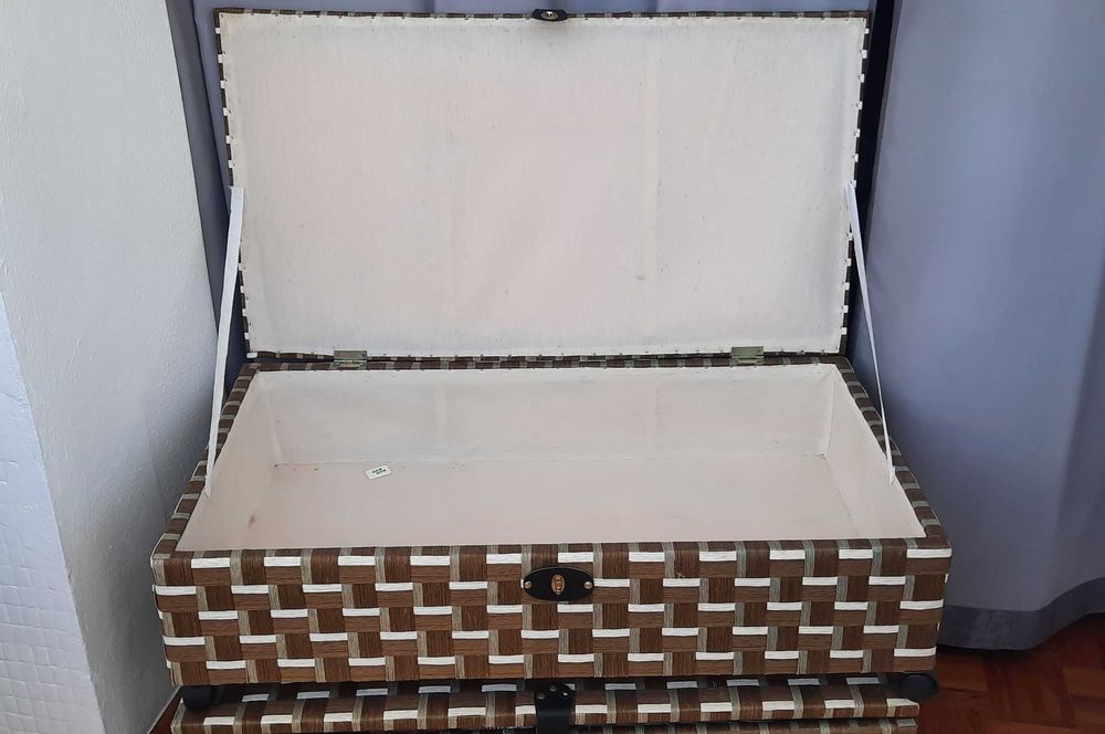 Arrumação fácil com rodas.