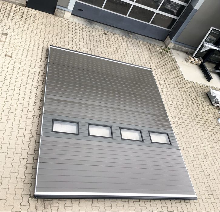 Brama 385 x 450 panelowa 8 cm grubości segmentowa garażowa przemysłowa