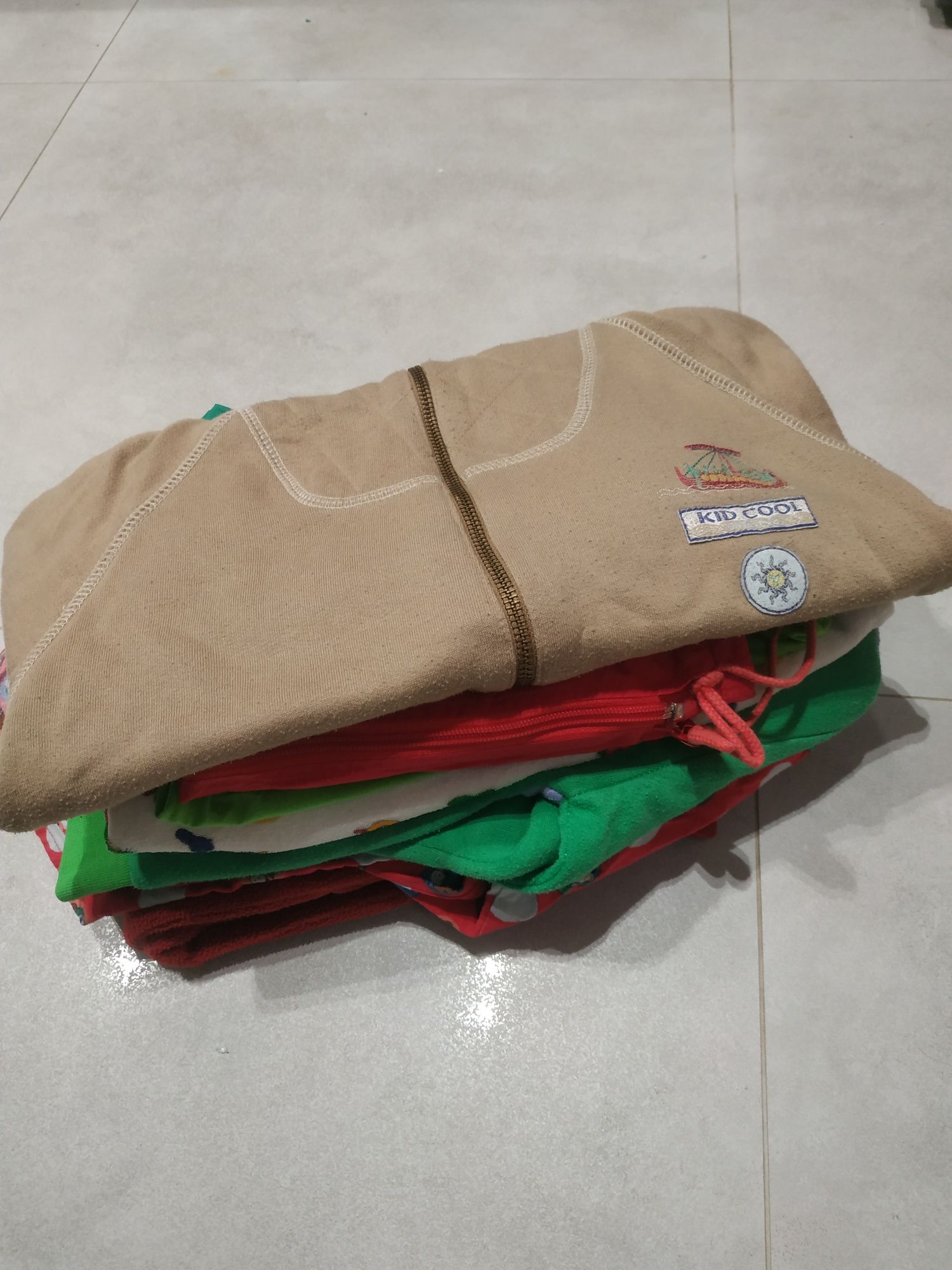 Bluza, kurtka i inne 9 szt.ubranka dla chlopca 102-110 cm.