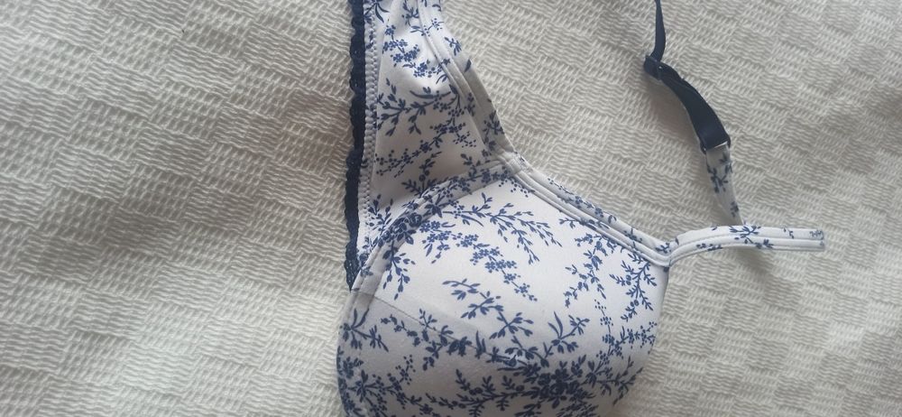 Stanik 75A biały z granatowymi zdobieniami