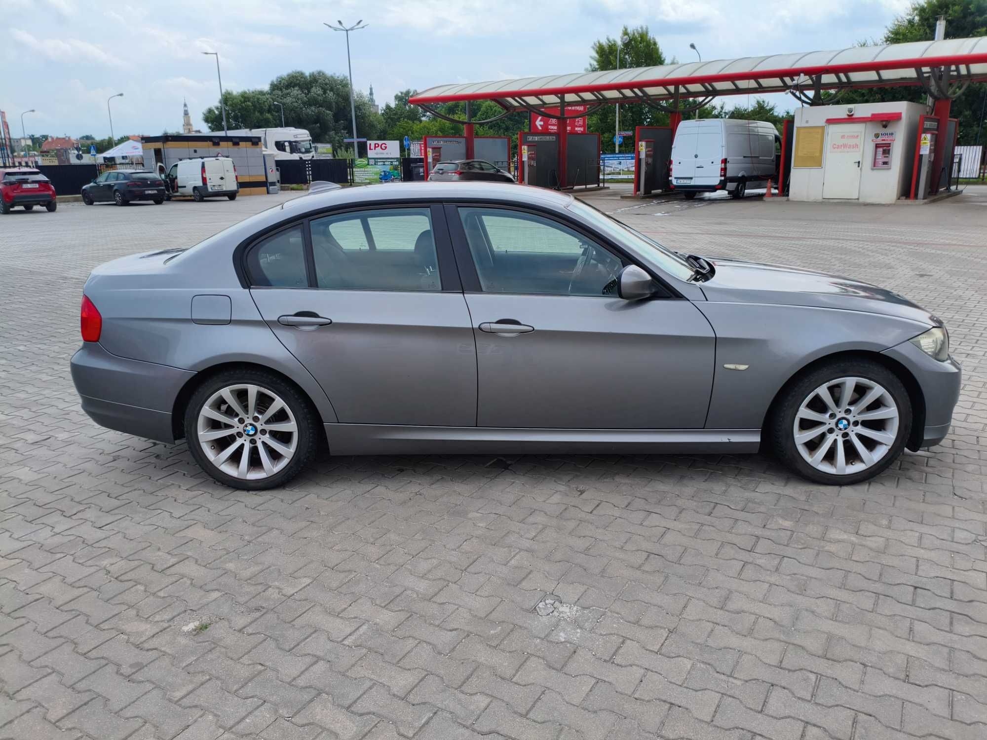 BMW E90 320i Automat keyless go biksenony