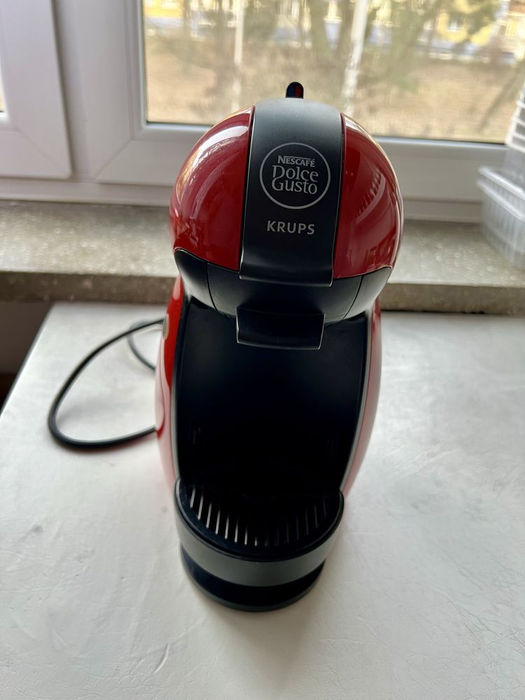 Ekspres do kawy NESCAFÉ Dolce Gusto KRUPS Piccolo KP1006 czerwony