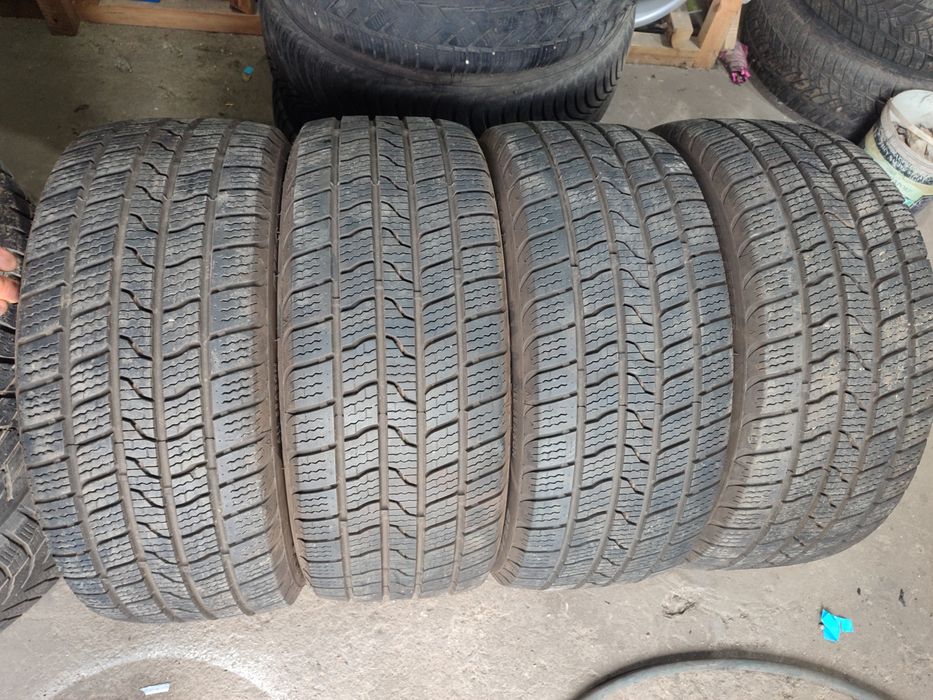 Резина всесезонна 215.45.16