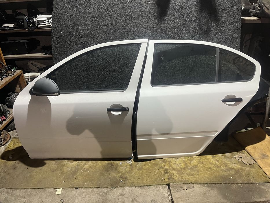 Двері Skoda Oktavia FL Шкода Октавія ліфтбек оригінал європа