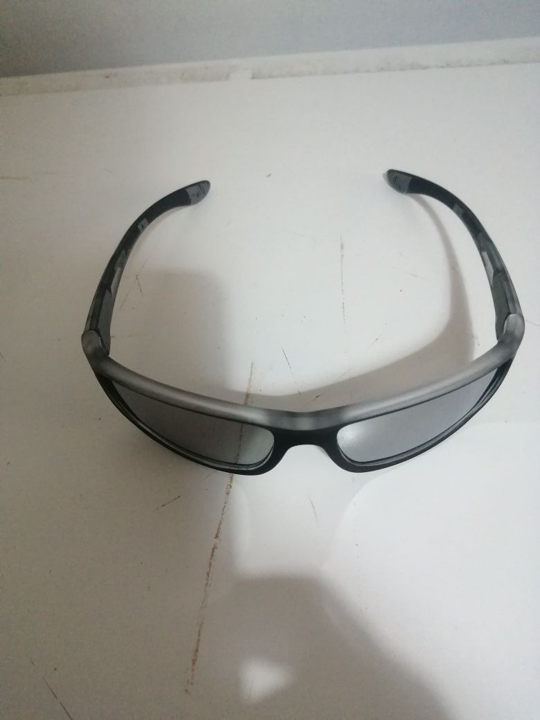 Vendo óculos cinzentos (portes incluídos)