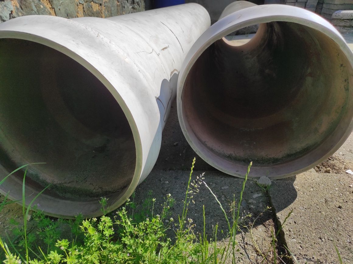 Dwie rury kanalizacyjne średnicy 500mm, ścianka 16mm długość 338 i 278