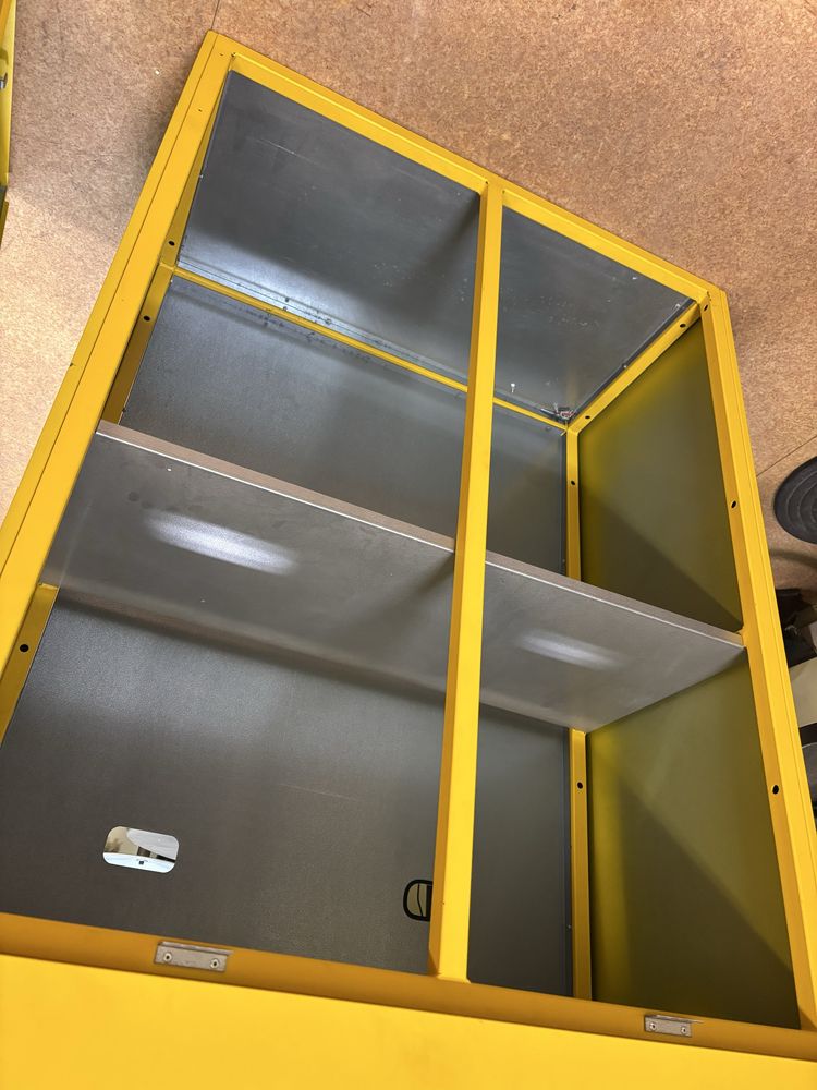 Szafa metalowa z wentylacją  na nogach 175x103x55