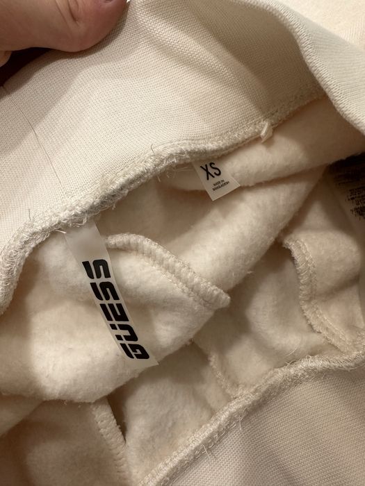 Komplet dresowy damski Guess beżowy z kolorowymi paskami XS jak nowy