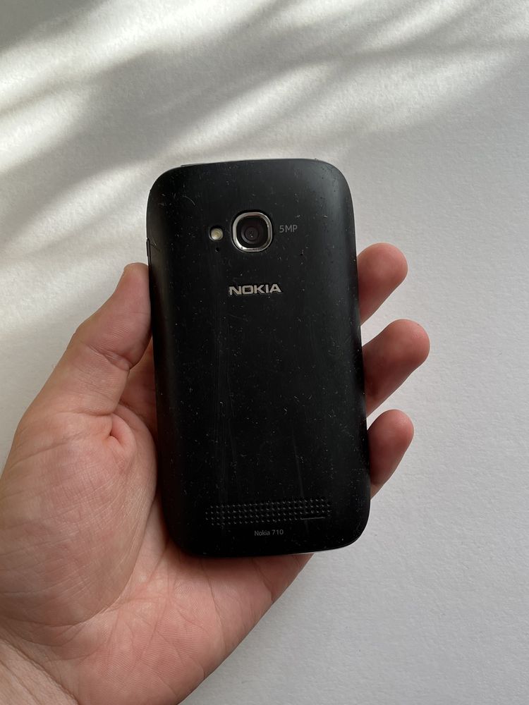 Телефон Nokia 710