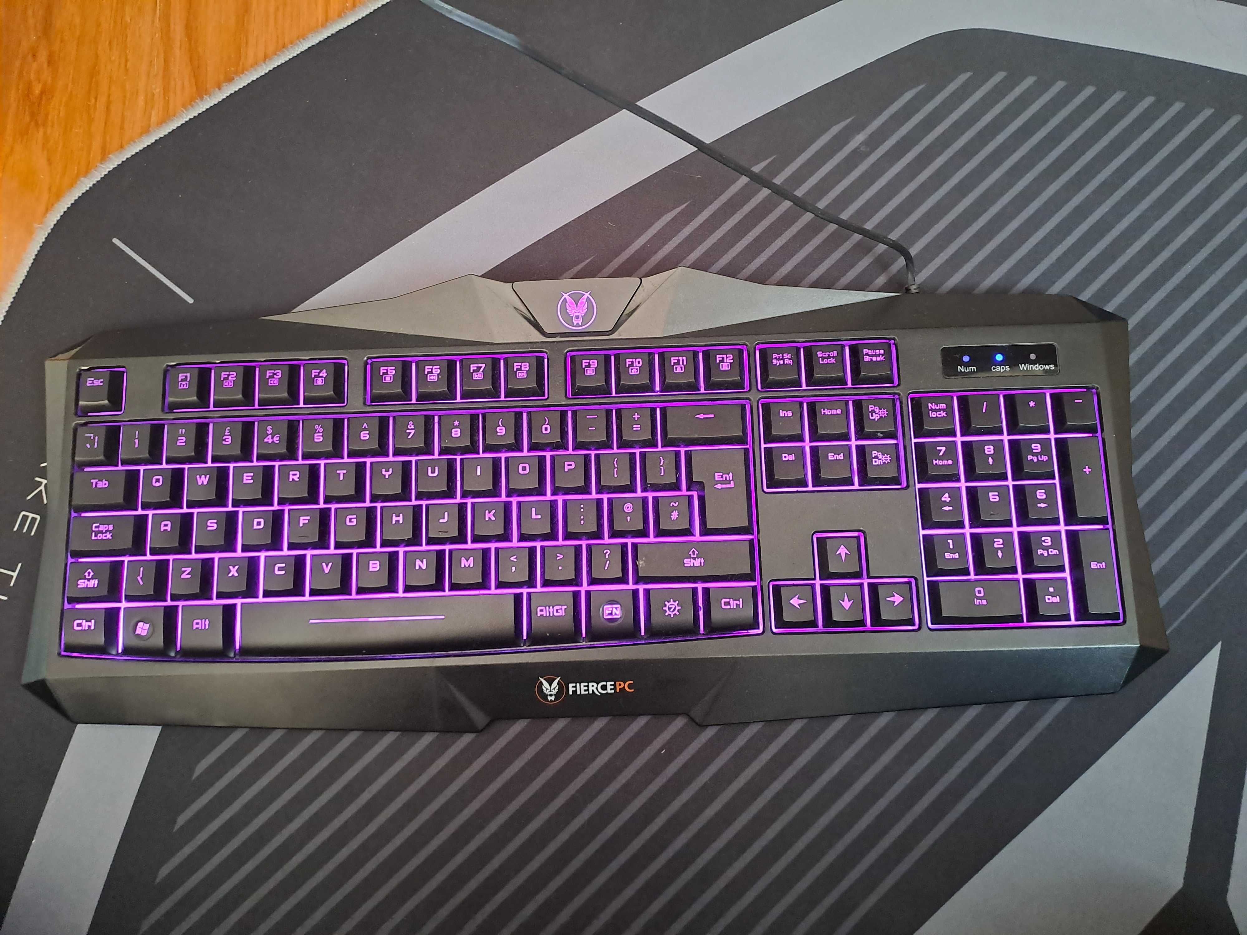 Teclado gamer de membrana RGB (com 7 cores)