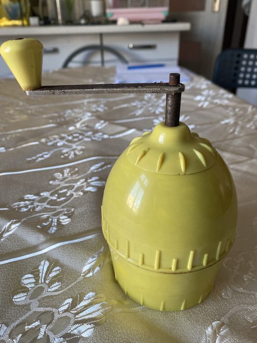 Mlynek do kawy reczny