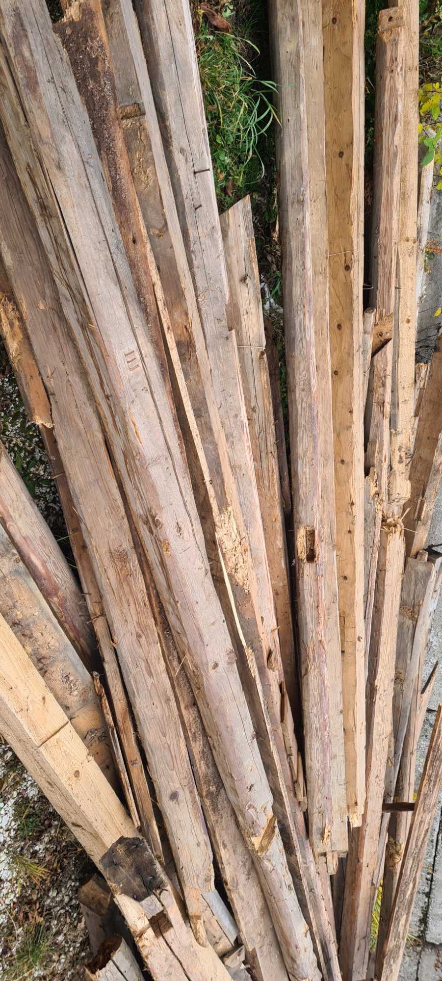 Stare belki drewniane ręcznie ciosane, stare deski