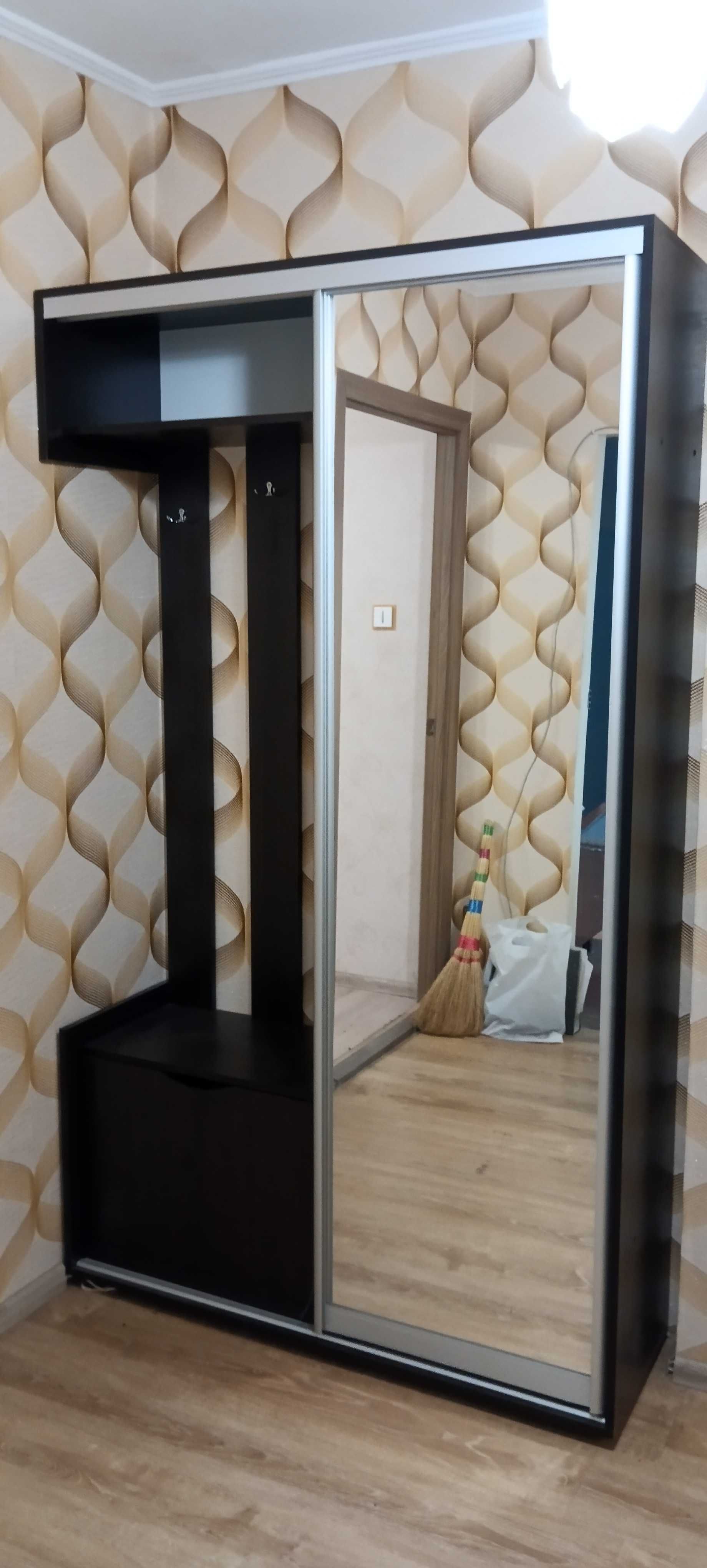 стенка в прихожую в отличном состоянии