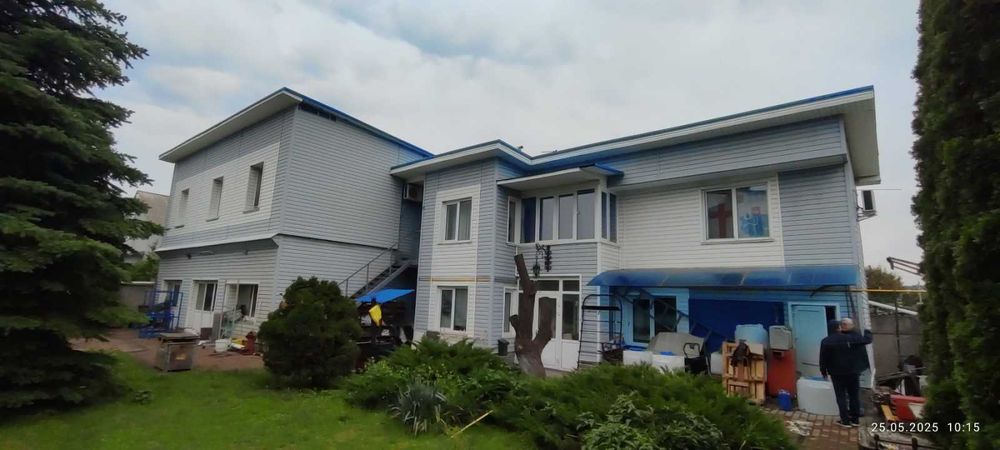 Продаж двох будинків 900 та 300 кв.м., фасад. Бортничі, Переяславська