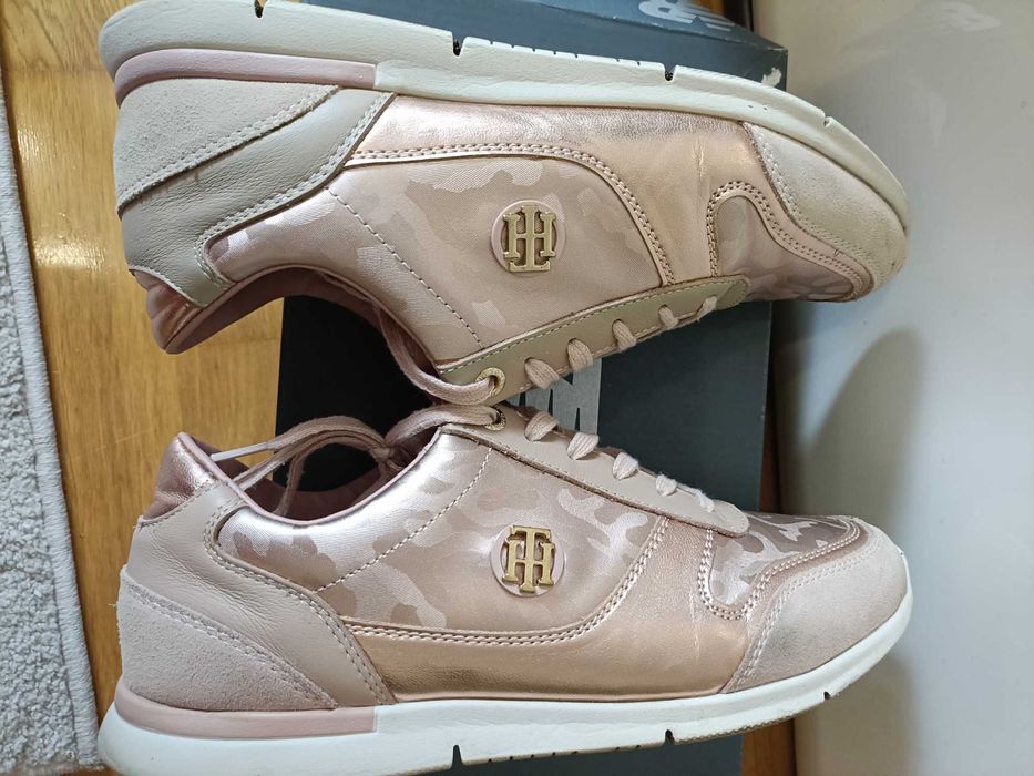 Sneakersy damskie firmy Tommy Hilfiger rozmiar 40 stan bardzo dobry