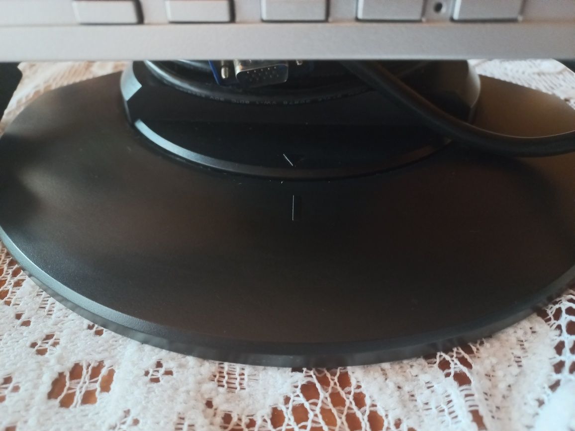 Monitor Belinea 17 cali sprawny 1745 S1 VGA DVI Pivot Kenigston