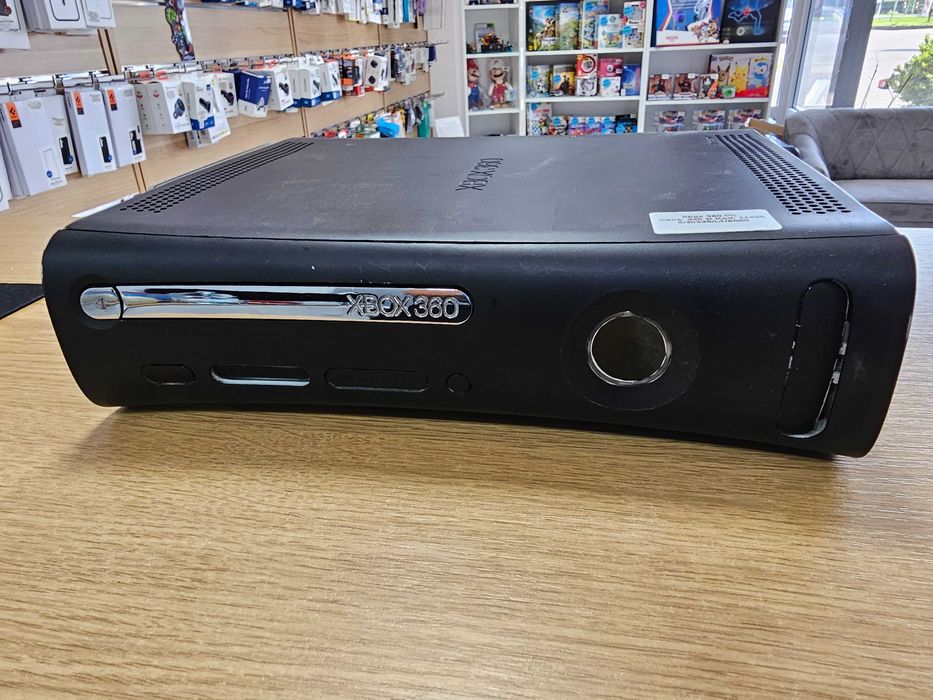 Konsola Xbox 360 z dyskiem i zasilaczem